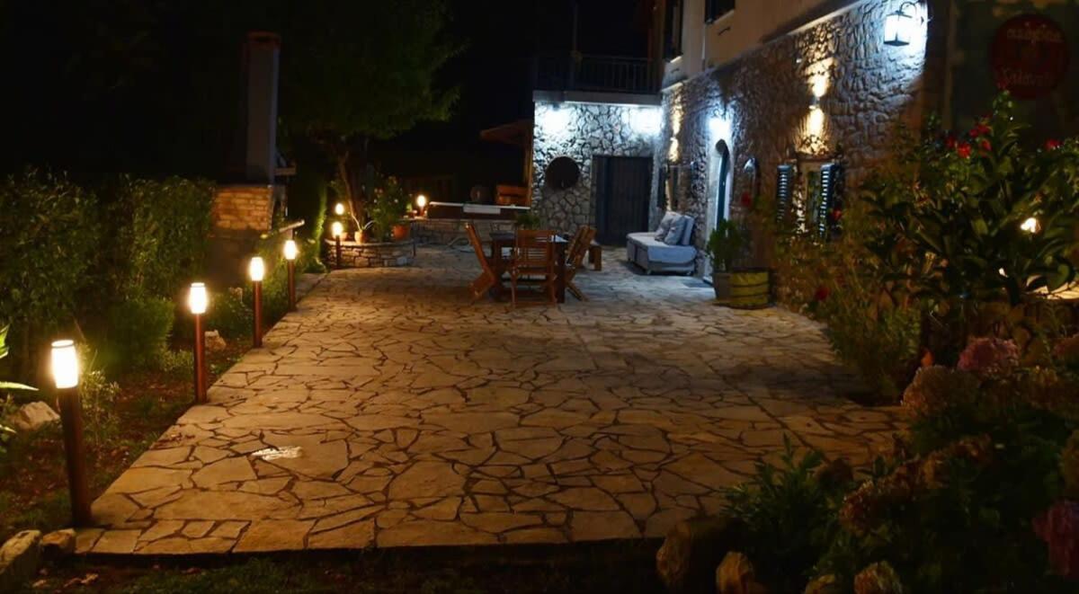 Kalavrita Winter Retreat - Homely Spacious Chalet Ano Vlasia Exterior foto